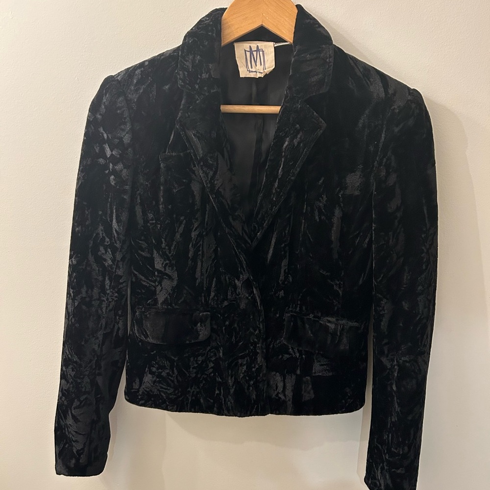 Stylish black velvet blazer small size for women.